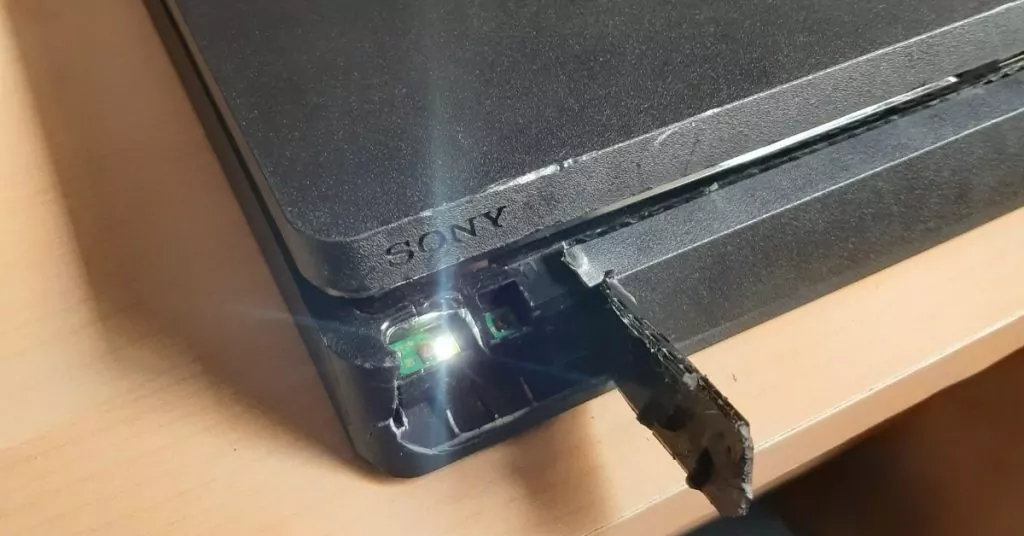 Why is My PS4 Fan So Loud: 7 Reasons for PS4 Loud Fan 2 Why is My PS4 Fan So Loud: Old and broken Ps4 making noise